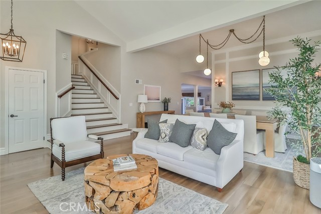 3220 Versaille Court, Thousand Oaks CA: https://media.crmls.org/medias/13585475-1c65-4fcd-9da9-3bd068ff9df5.jpg