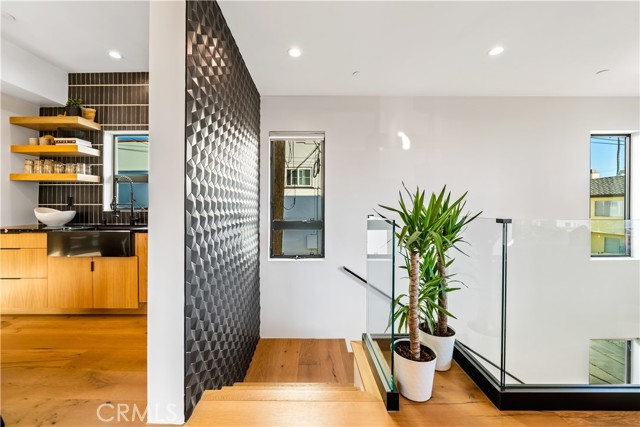 171 Savona Walk, Long Beach CA: https://media.crmls.org/medias/1359217f-1641-40ee-beda-110192165f97.jpg