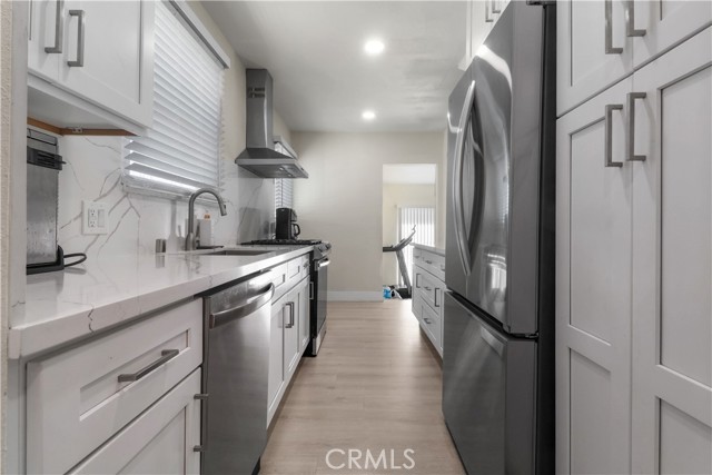 Detail Gallery Image 2 of 25 For 200 E Barclay St, Long Beach,  CA 90805 - 3 Beds | 1 Baths