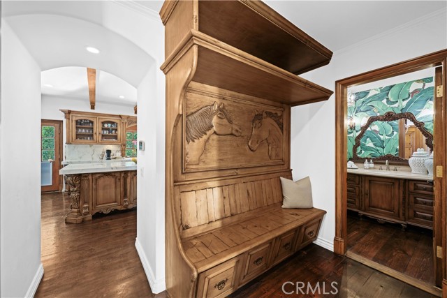 2347 E Valley Road, Montecito CA: https://media.crmls.org/medias/135a5606-e682-48dc-8eee-348b1c721511.jpg