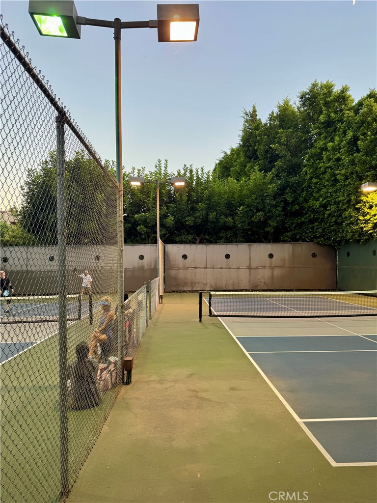 https://media.crmls.org/medias/135a7266-c717-408a-912a-83751792788a.jpg?preset=X-Large