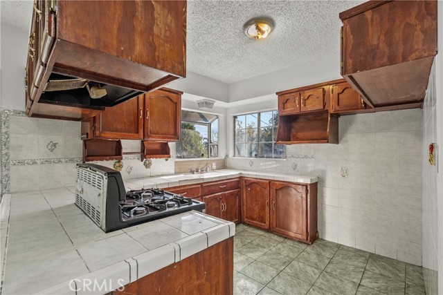 Detail Gallery Image 18 of 58 For 12924 Sproule, Sylmar,  CA 91342 - 4 Beds | 3 Baths