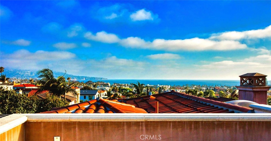 https://media.crmls.org/medias/135bf422-74a9-4e12-aa1b-a1b81590b01e.jpg?preset=X-Large