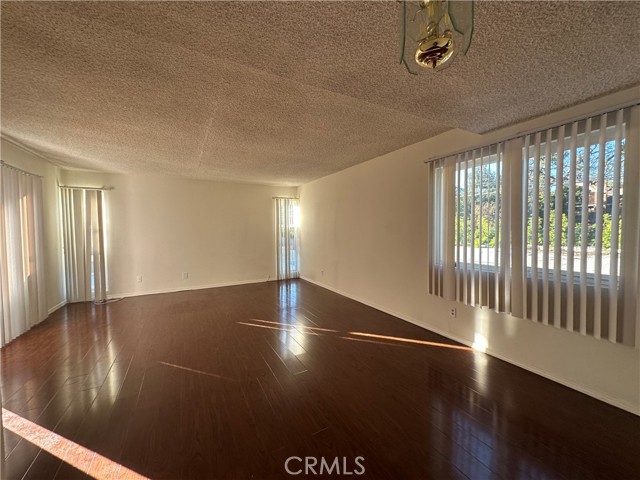 Detail Gallery Image 5 of 12 For 1628 South Huntington Dr. #10,  South Pasadena,  CA 91030 - 2 Beds | 2 Baths