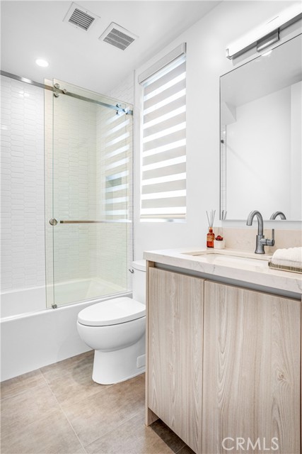 Detail Gallery Image 28 of 46 For 1569 Hi Point St, Los Angeles,  CA 90035 - 3 Beds | 3/1 Baths