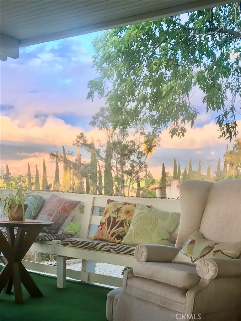 https://media.crmls.org/medias/135c59dd-4118-4e5c-9a09-e0d669a2caad.jpg?preset=X-Large