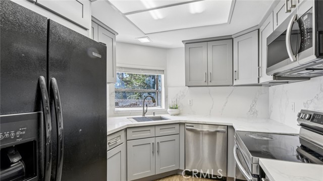 6816 Alondra Boulevard, Paramount CA: https://media.crmls.org/medias/135c9ca1-cbef-4cec-a61d-5b8dc27b3f75.jpg