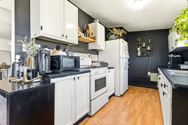 Detail Gallery Image 19 of 39 For 19449 Chamisal, Adelanto,  CA 92301 - 4 Beds | 2 Baths