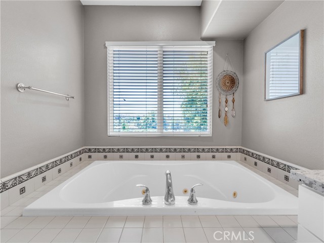 5637 Como Circle, Woodland Hills CA: https://media.crmls.org/medias/135e9b88-3b49-46e3-b518-cb712139b2d0.jpg