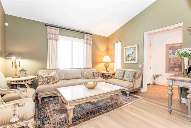 10266 Horsehaven Street, Sun Valley CA: https://media.crmls.org/medias/135ea758-94d5-4e01-8c94-0ad321b25fe3.jpg