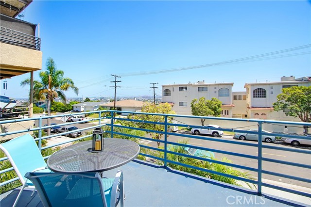 Detail Gallery Image 24 of 25 For 2331 S Cabrillo #1 Ave, San Pedro,  CA 90731 - 3 Beds | 3 Baths