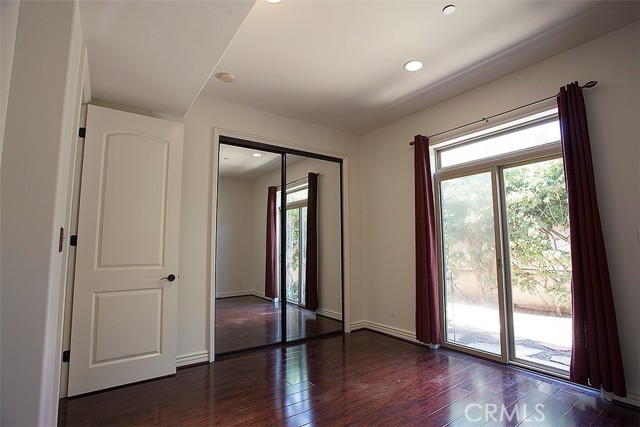 Detail Gallery Image 14 of 17 For 2621 Carnegie Ln #C,  Redondo Beach,  CA 90278 - 3 Beds | 2/1 Baths