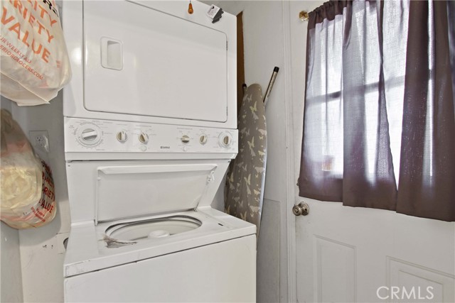 159 E 105th Street, Los Angeles CA: https://media.crmls.org/medias/135f8086-2a0c-4d4f-8074-e3ebce59a4db.jpg