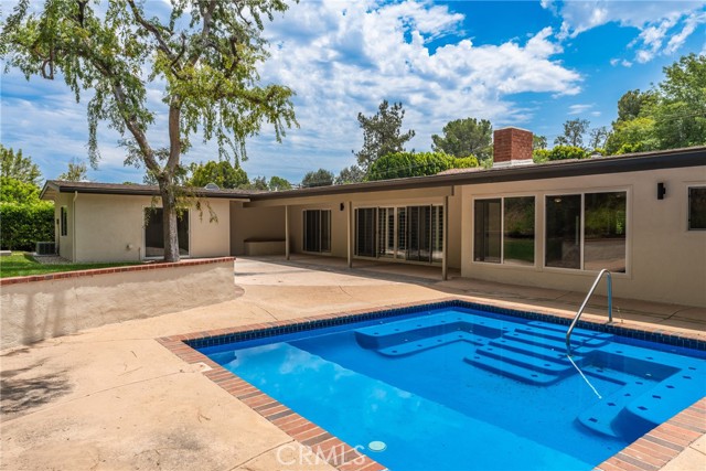 20217 Wells Drive, Woodland Hills CA: https://media.crmls.org/medias/135fec2f-dcce-468e-b249-0dd32ab50522.jpg