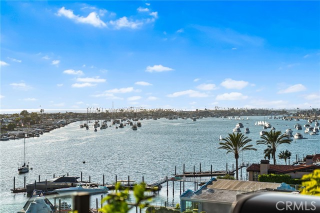 Detail Gallery Image 3 of 66 For 2301 Pacific Dr, Corona Del Mar,  CA 92625 - 4 Beds | 3/1 Baths