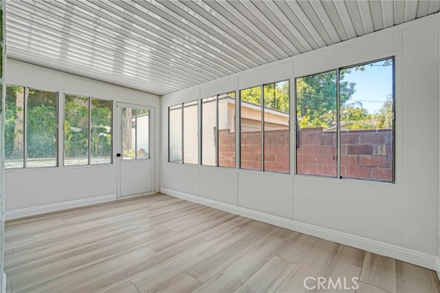 Detail Gallery Image 17 of 32 For 19120 Bessemer St, Tarzana,  CA 91335 - 4 Beds | 3 Baths