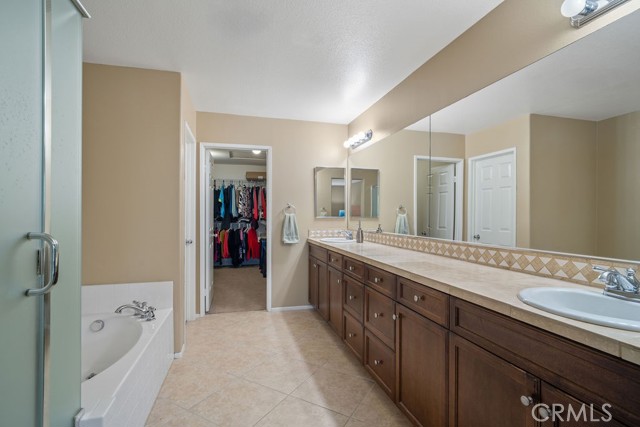 Detail Gallery Image 13 of 27 For 6295 Amarante Ln., Corona,  CA 91752 - 3 Beds | 2/1 Baths