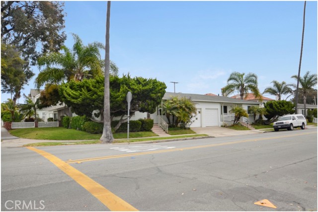 1314 Palm Avenue, Huntington Beach CA: https://media.crmls.org/medias/13607e67-f027-4b30-b409-2d16a2662a64.jpg