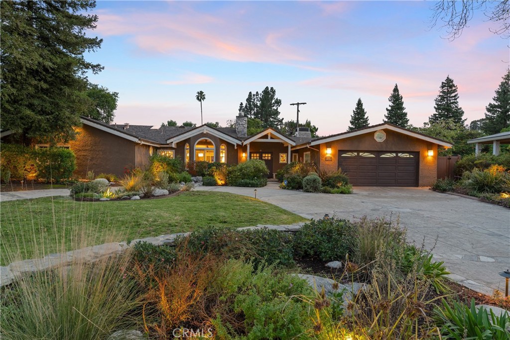 https://media.crmls.org/medias/1360efed-f2ab-4423-9e2c-5afaeb86405d.jpg?preset=X-Large