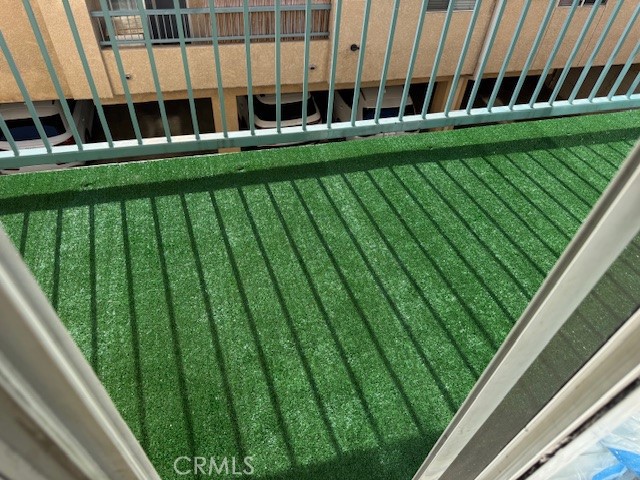 https://media.crmls.org/medias/13610452-5f37-4b50-9247-2e4e2857462d.jpg?preset=X-Large