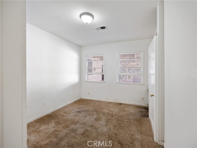 22933 Kent Avenue photo 17
