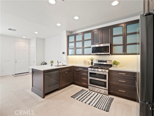 Detail Gallery Image 6 of 33 For 25403 Silver Crest Ct, Saugus,  CA 91350 - 3 Beds | 2/1 Baths