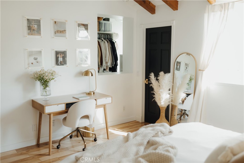 https://media.crmls.org/medias/13628d25-8b3f-4a6e-9a59-56878fdb65e4.jpg?preset=X-Large