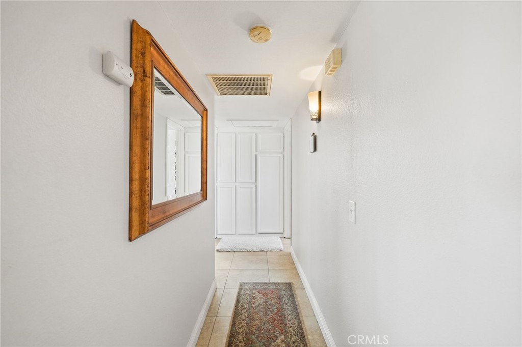 https://media.crmls.org/medias/1362e7f6-df9a-47e1-8b4e-8bd853f083c6.jpg?preset=X-Large