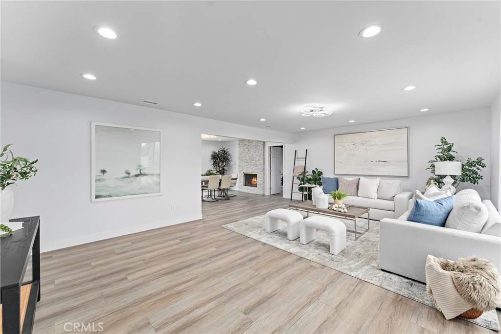 1363d4e9 Dfbc 4a30 851c A92d49a06114