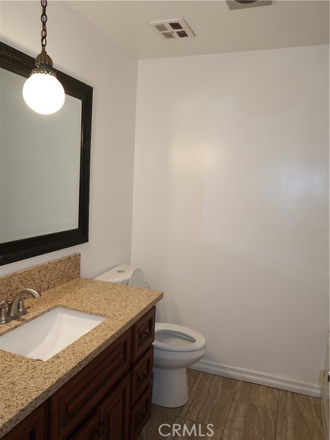 Detail Gallery Image 16 of 37 For 8055 Canby Ave #5,  Reseda,  CA 91335 - 3 Beds | 2/1 Baths