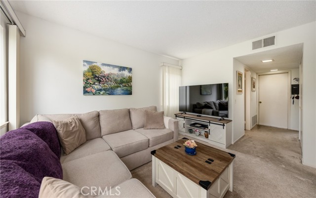 Detail Gallery Image 12 of 27 For 1228 W Woodcrest Street, Bloomington,  CA 92316 - 5 Beds | 2/1 Baths