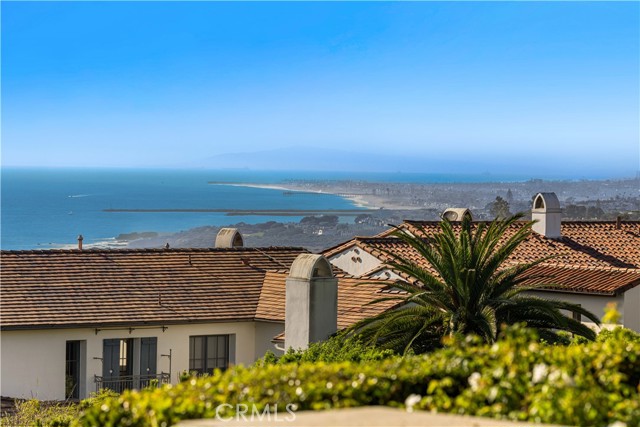 24 Scenic Bluff, Newport Coast CA: https://media.crmls.org/medias/1365737e-c54b-4196-ace9-9bb5c9432698.jpg