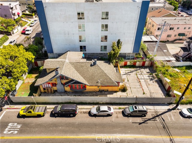 101 S. MARIPOSA AVE, Los Angeles CA: https://media.crmls.org/medias/1366a83d-acc6-4158-b8c9-6bdad63f768a.jpg