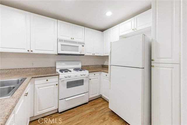 Detail Gallery Image 2 of 24 For 2257 Watermarke Pl, Irvine,  CA 92612 - 1 Beds | 1 Baths