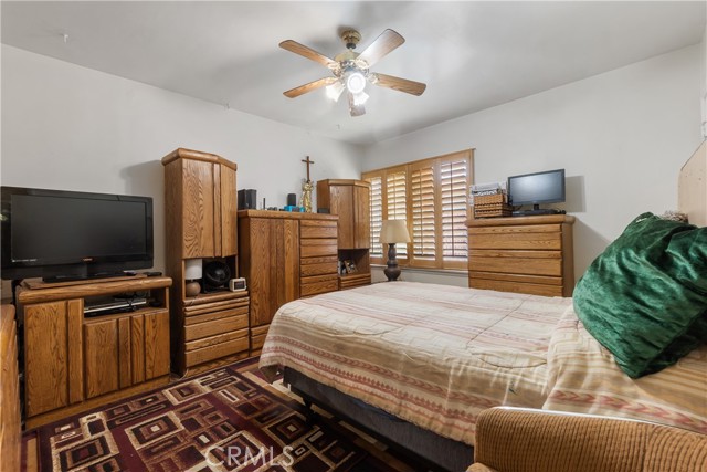 11028 Spinning Avenue, Inglewood CA: https://media.crmls.org/medias/1367608a-da66-4517-9c81-04d2d76ee1ae.jpg
