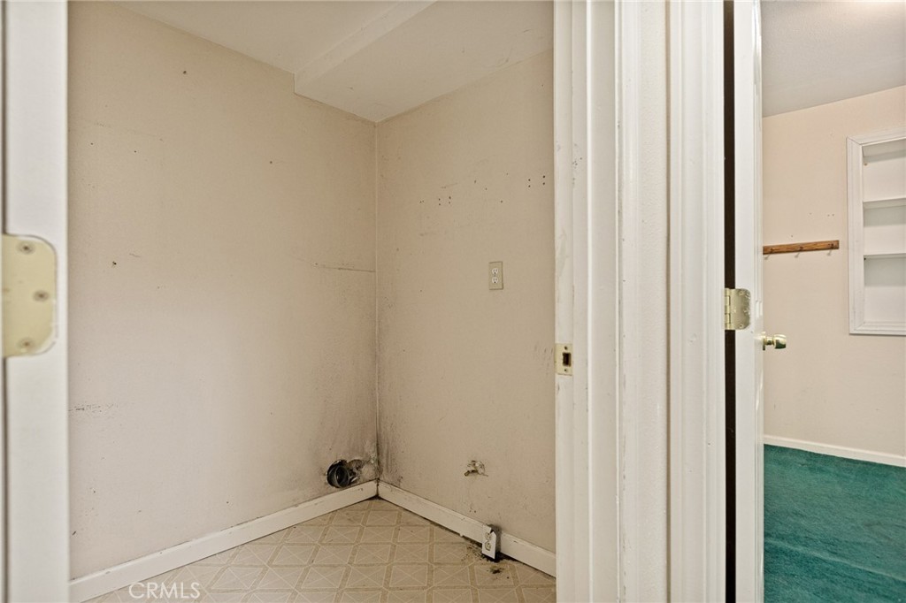 https://media.crmls.org/medias/13679c3d-e95b-4fce-96fe-5dafe0298876.jpg?preset=X-Large
