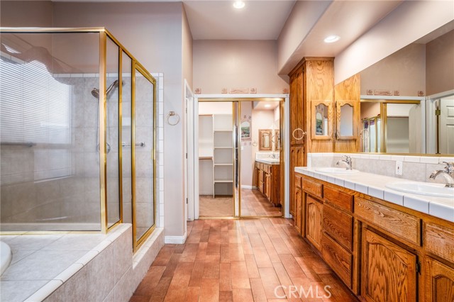 3400 Medallion Rose Avenue, Bakersfield CA: https://media.crmls.org/medias/13684f05-99c5-4797-a00f-06e641785ace.jpg