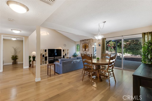 Detail Gallery Image 6 of 40 For 17567 Doric St, Granada Hills,  CA 91344 - 3 Beds | 2 Baths
