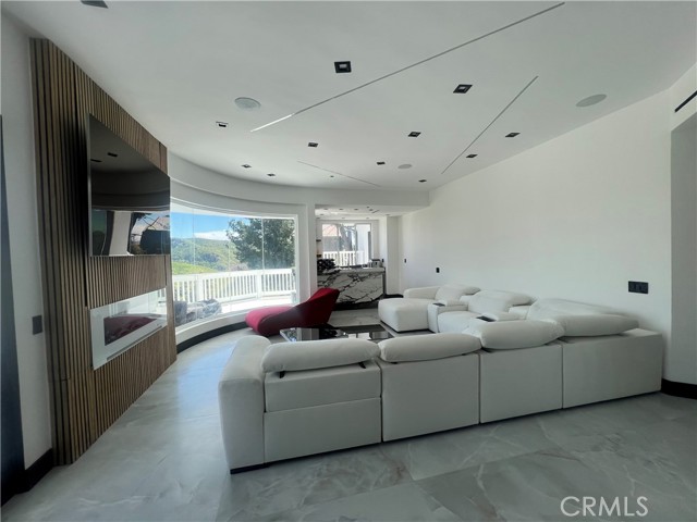 70 Dapplegray Road, Bell Canyon CA: https://media.crmls.org/medias/136a5be7-ebe3-44a9-8312-aaa0b4bce853.jpg