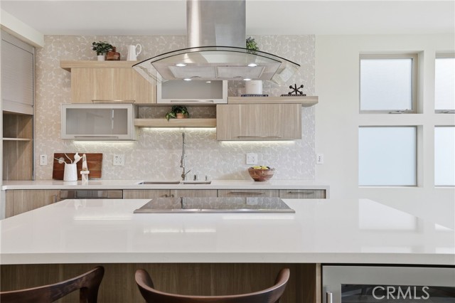 Detail Gallery Image 11 of 67 For 1745 Spreckels Ln, Redondo Beach,  CA 90278 - 3 Beds | 4/1 Baths