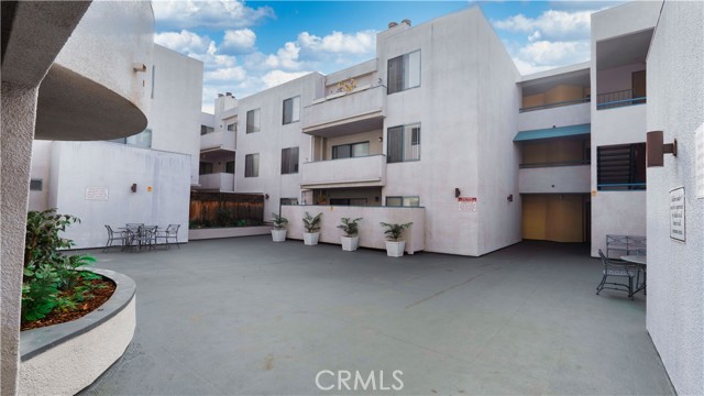 Detail Gallery Image 17 of 22 For 14610 Erwin St #304,  Van Nuys,  CA 91411 - 2 Beds | 2 Baths