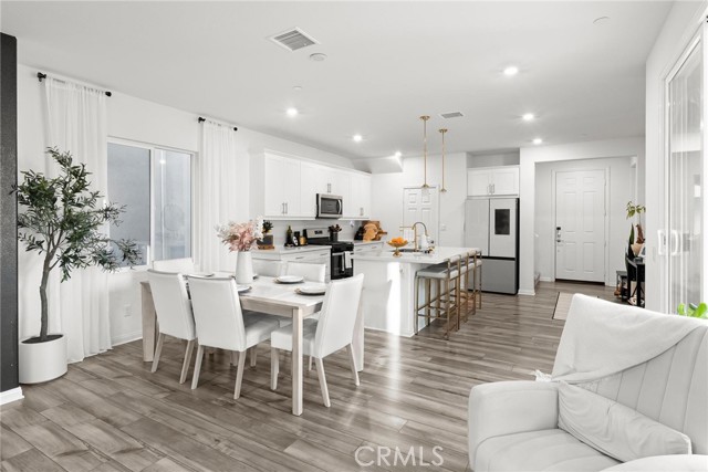 Detail Gallery Image 8 of 41 For 352 Alice, Rialto,  CA 92376 - 4 Beds | 3/1 Baths