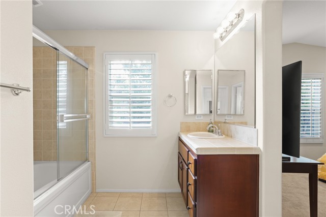 18 New Season, Irvine CA: https://media.crmls.org/medias/136bd706-91be-4ed8-b721-f3e330276a5c.jpg