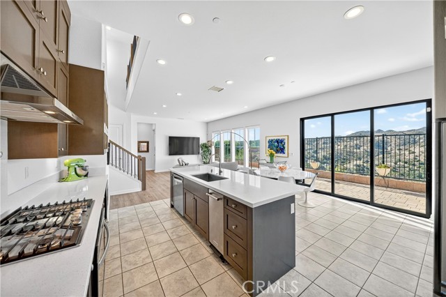 Detail Gallery Image 6 of 26 For 20851 W Acorn Circle, Porter Ranch,  CA 91326 - 4 Beds | 3 Baths