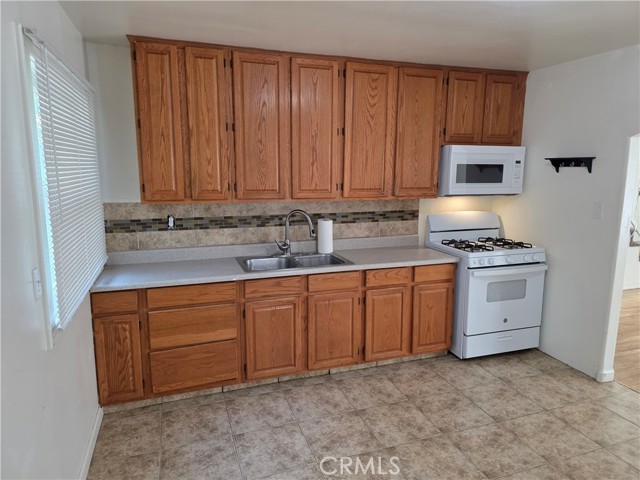 25120 Boa, Crestline CA: https://media.crmls.org/medias/136c27e9-7255-4b09-a85a-bd4cf07b8035.jpg