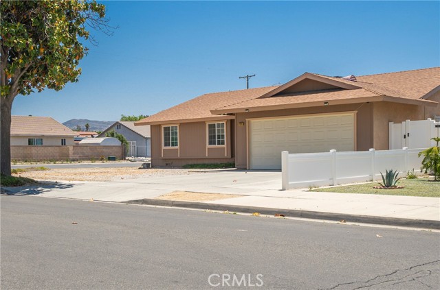 1281 Leslie Drive, Hemet CA: https://media.crmls.org/medias/136c42dd-1b09-4420-bace-461bece67103.jpg