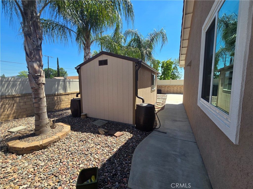https://media.crmls.org/medias/136caae3-1928-41f1-9422-cf6fe21beaba.jpg?preset=X-Large