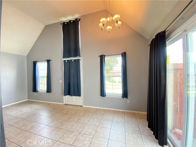 Detail Gallery Image 3 of 19 For 14515 Woodland Dr #15,  Fontana,  CA 92337 - 2 Beds | 1 Baths