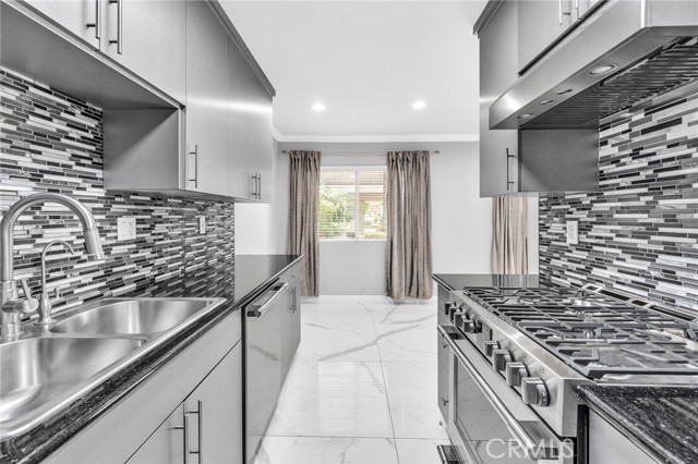 Detail Gallery Image 4 of 22 For 6342 Morse Ave #104,  North Hollywood,  CA 91606 - 2 Beds | 2 Baths