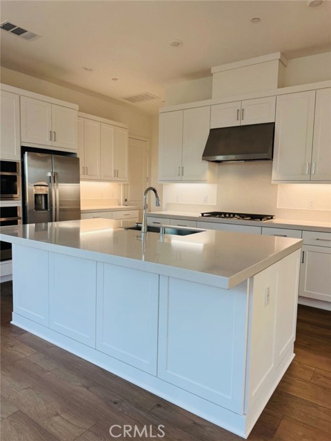 Detail Gallery Image 4 of 18 For 245 Shoveler, Irvine,  CA 92618 - 5 Beds | 4 Baths